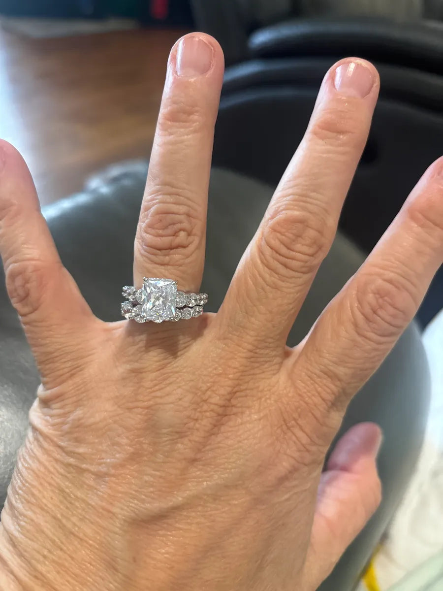 Isla Seven-Stone Moissanite Band
