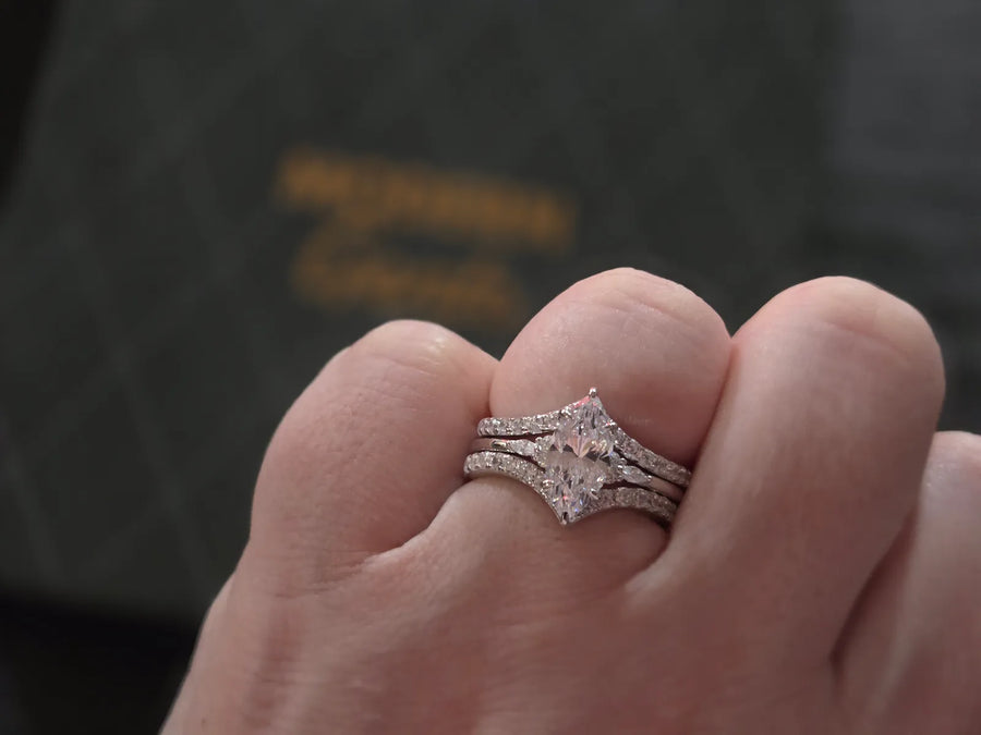 Elara Chevron Pavé Band